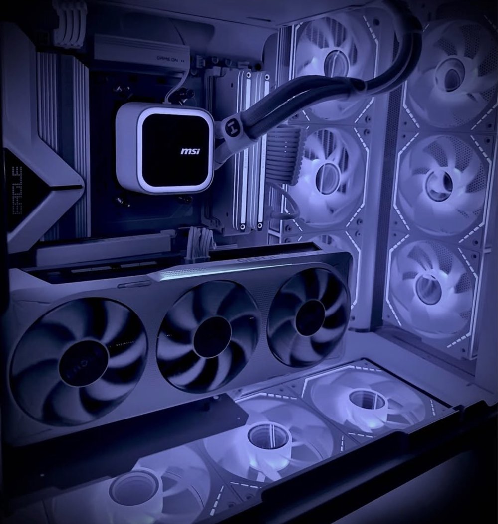 G7 Frosty graphics card and infinity fans with cool white lighting